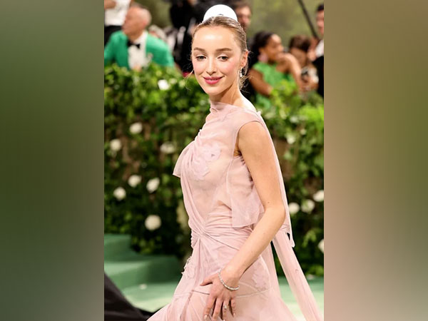 Phoebe Dynevor (Image source: Instagram)