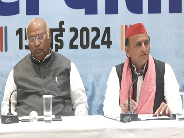 Congress president Mallikarjun Kharge, Samajwadi Party president Akhilesh Yadav at a joint press conference (Photo/ANI)