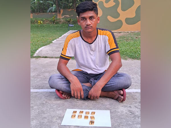 BSF apprehends one Indian national along with gold biscuits in Indo-Bangladesh border area (Photo/ANI)