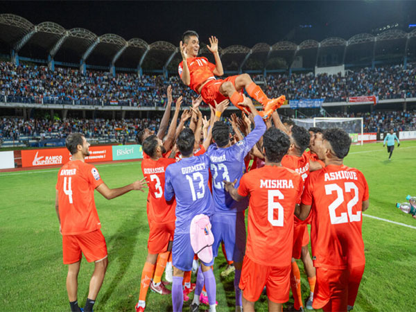 Indian football players lifting Sunil Chhetri (Image: AIFF media)