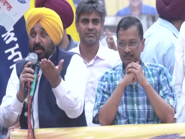 Arvind Kejriwal, CM Bhagwant Mann hold roadshow in Amritsar (Photo/ANI)