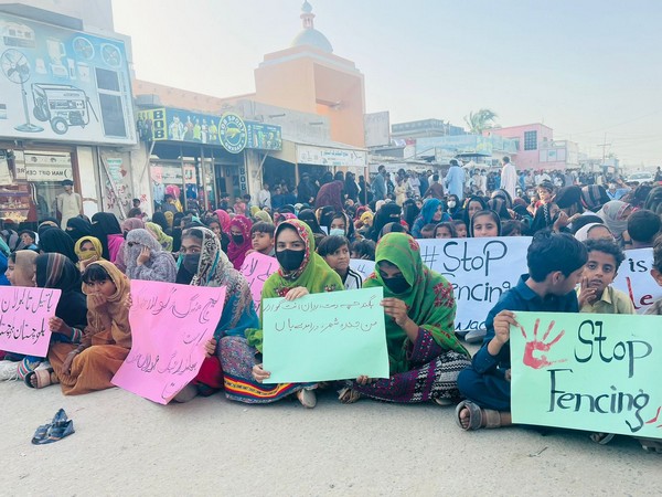 Baloch Yakjehti Committee leads protest against Gwadar fencing. (Photo: BYC)