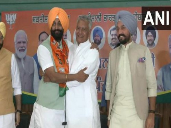 Former Akali Dal leader Ravikaran Singh Kahlon joins BJP (Photo/ANI)