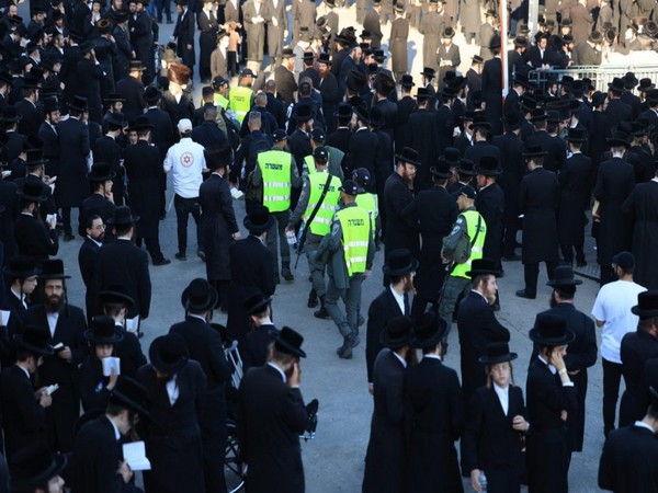 Hundreds of thousands of Jewish worshipers