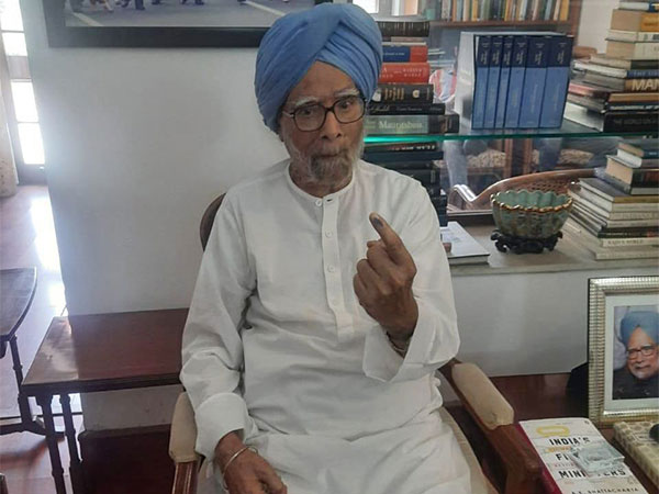 Former PM Manmohan Singh votes from home (Photo/ECI)