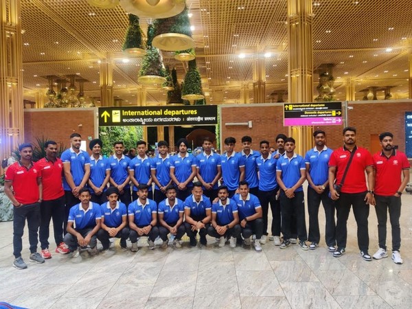 Indian junior hockey team before leaving for Europe Tour (Image: HI)