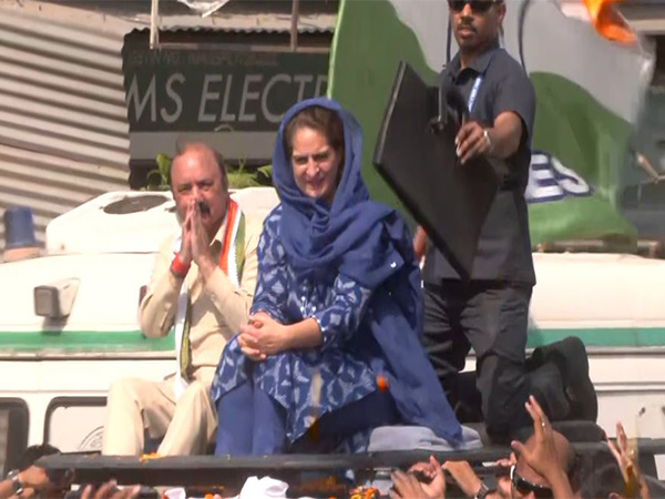 Congress leader Priyanka Gandhi with party candidate Kishori Lal Shrma (Photo/ANI)