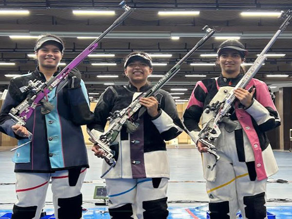 Nischal, Sift Kaur Samra & Ashi Chouksey at the MP State Shooting Academy Finals Hall (Image: NRAI)