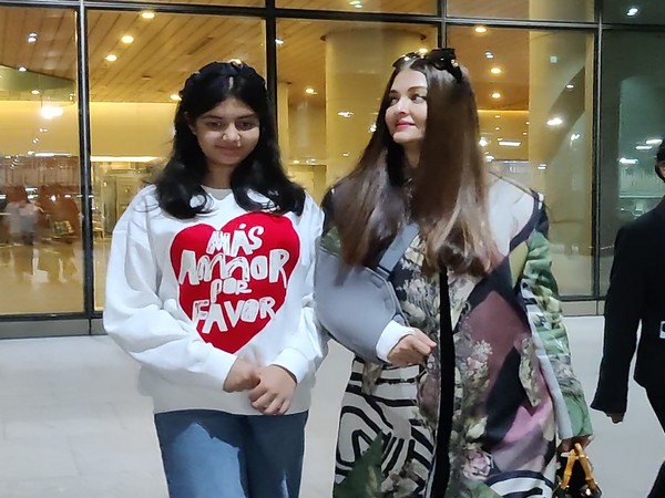 Aishwarya Rai Bachchan, daughter Aaradhya Bachchan (Image source: ANI)