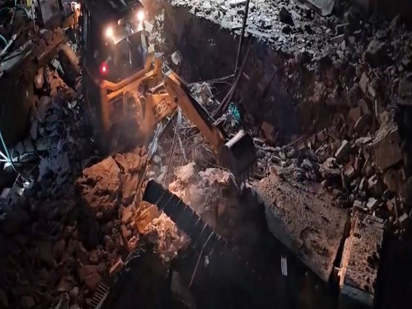 One injured after historic Hakganj Baranda Gate collapsed in MP's Damoh (Photo/ANI)