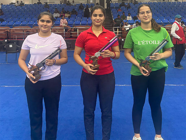 Palak, Manu Bhaker (Centre)and Rhythm Sangwan during Olympic Selection Trials (Image: NRAI media)