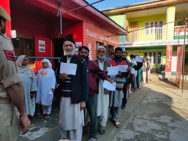 People queue up to vote in Kashmir (Photo/X @ECISVEEP)