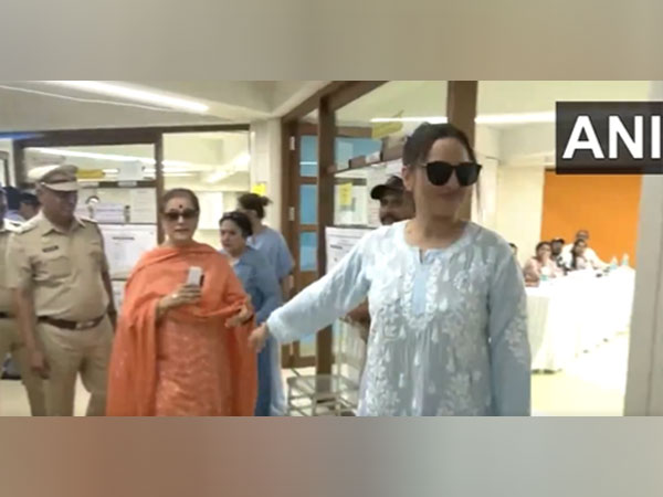 Sonakshi Sinha, Poonam Sinha (Image Source: ANI)