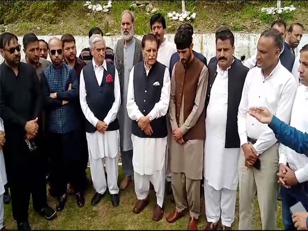 Journalists in PoJK hold protest over suppression of information by administrators (Image Credit: Protest by journalists outside PoJK constituent assembly)