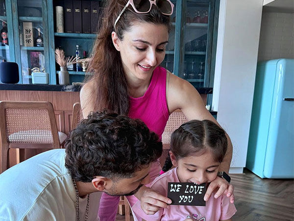 Soha Ali Khan and Kunal Kemmu with daughter Inaaya (Image source: Instagram)