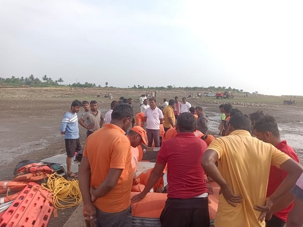 Search, rescue operation underway after boat capsized in Pune's Ujani dam  (Photo/ANI)