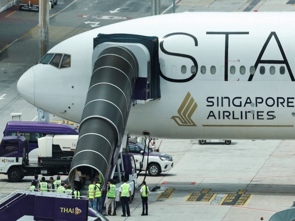 Singapore Airlines aircraft parked after an emergency landing at Suvarnabhumi International Airport (Photo/Reuters)