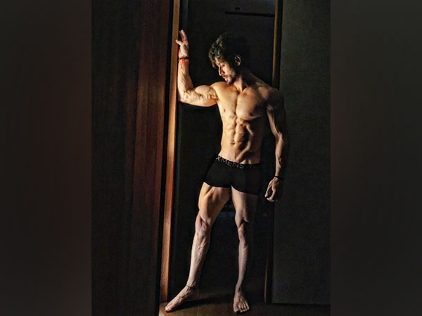 Tiger Shroff (image source: Instagram/tigerjackieshroff)