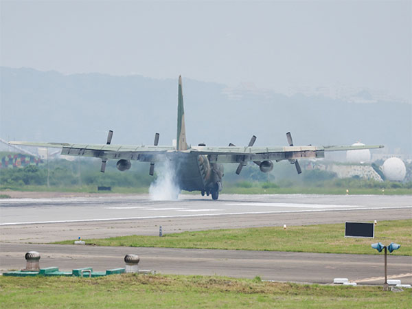 A Taiwan Air Force C-130 aircraft lands at Hsinchu Air Base in Hsinchu (Photo/Reuters)