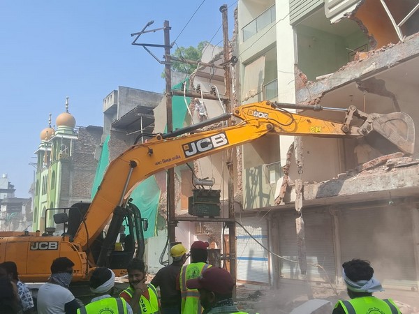 Structure being removed as part of anti-encroachment drive in Ujjain (Photo/ANI)