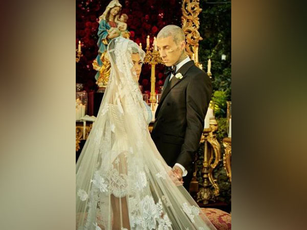 Kourtney Kardashian, Travis Barker (Image source: Instagram)