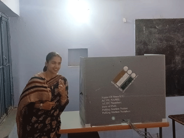 Babita Phogat after casting her vote. (Picture; ANI)