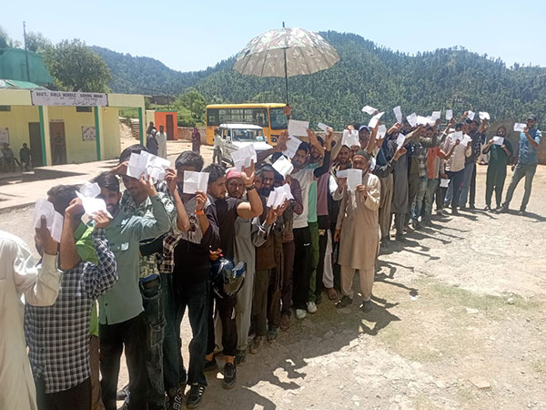 Long voter queues in Rajouri. (Photo/@ECISVEEP)