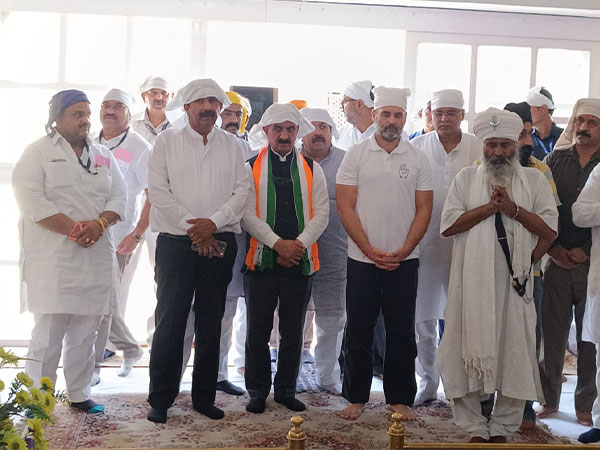 Rahul Gandhi visits Gurdwara Qila Baba Bedi Sahib in Una (Photo/ANI)