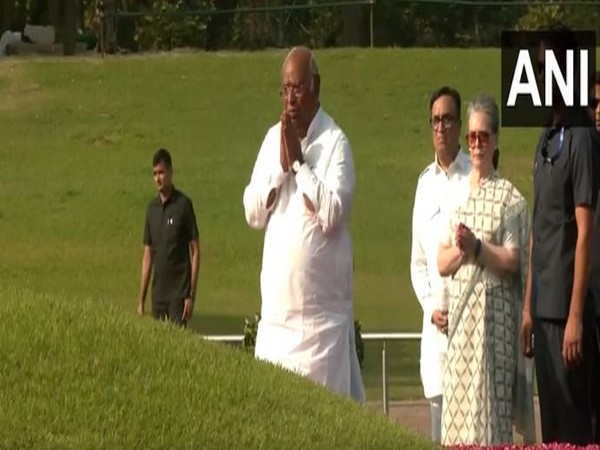 Congress President Mallikarjun Kharge with Sonia Gandhi. (Photo/ANI)