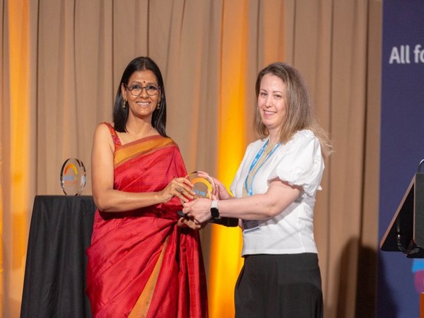 Actor Nandita Das awards winners of WHO 5th Health for All Film Festival (Photo Credit/WHO)