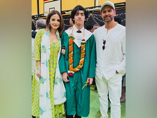 Hrithik Roshan, Sussanne Khan with Hrehaan(Image source/Instagram)