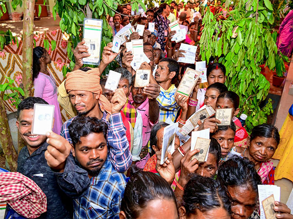 Voters cast votes in Odisha (File Photo/ANI)