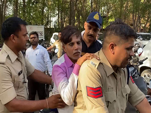 Complainant misbehaves with judge in Indore (Photo/ANI)