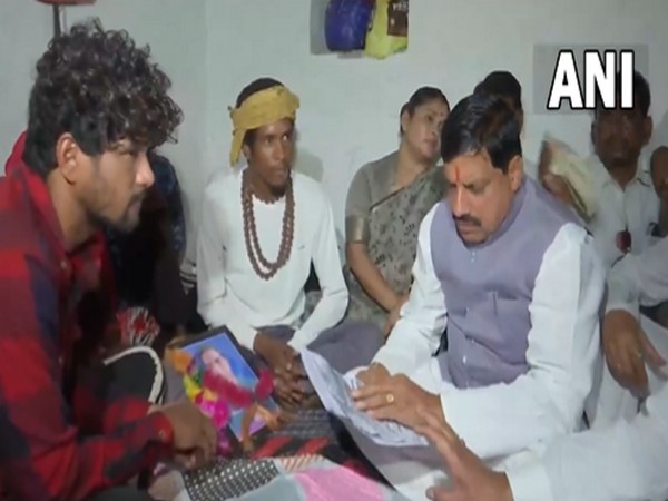 MP CM Mohan Yadav with family of the girl who died (Photo/ANI)