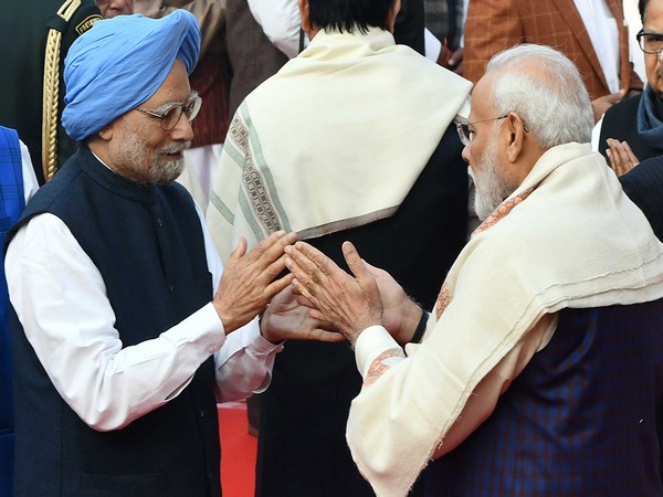 Former PM Manmohan Singh and Prime Minister Narendra Modi (File Photo/ANI)