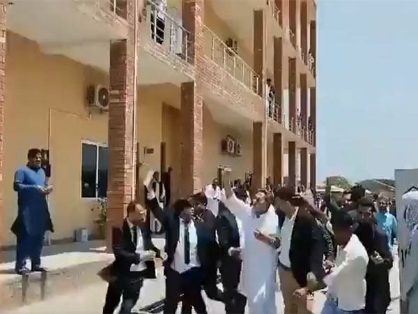 A screengrab of viral video showing PTI lawyers attacking Khawar Maneka (Photo/X)
