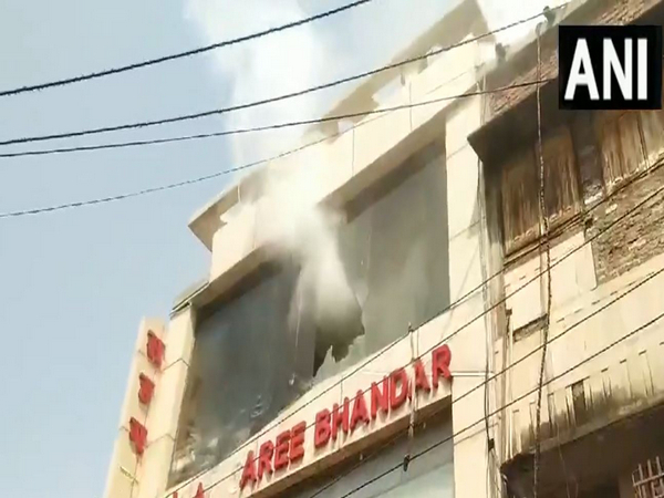 Fire breaks out at cloth showroom in Sitapur (Image/ANI)