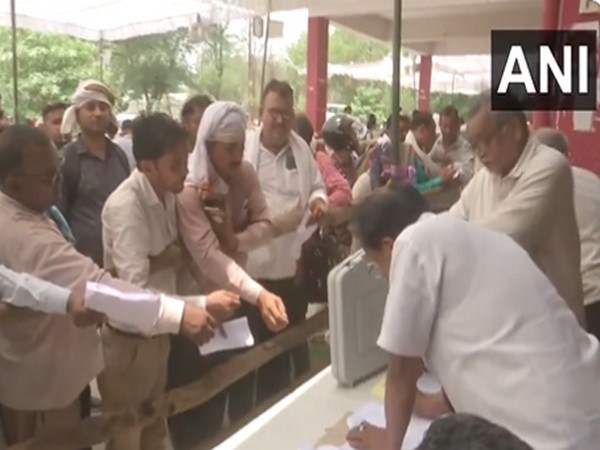 Polling parties being dispatched (Photo/ANI)