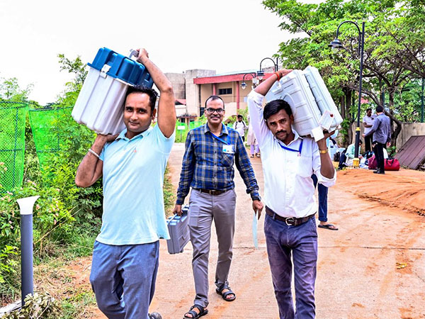 Polling parties on way to polling station (Photo credit/X@ECISVEEP)