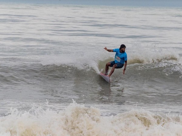Ajeesh Ali in action during Indian Open of Surfing (Image: SFI media)