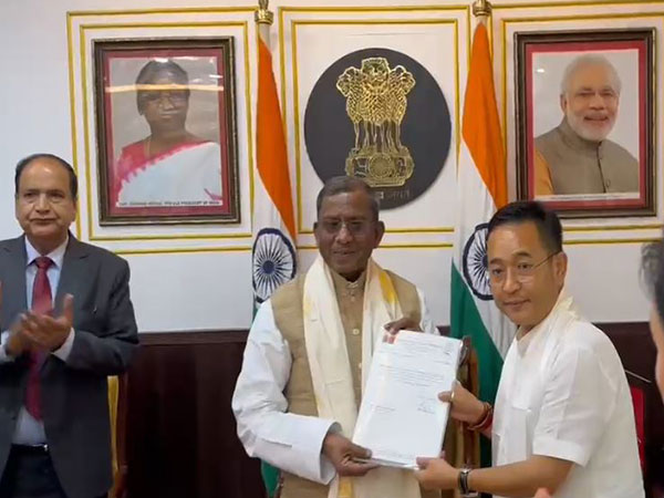 Sikkim CM Prem Singh Tamang submits resolution to Governor (Photo/ANI)