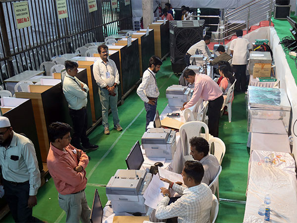 Preparations underway on the eve of vote counting for the Lok Sabha polls, at Kalmna Market Yard in Nagpur on Monday. (Photo/ANI) 