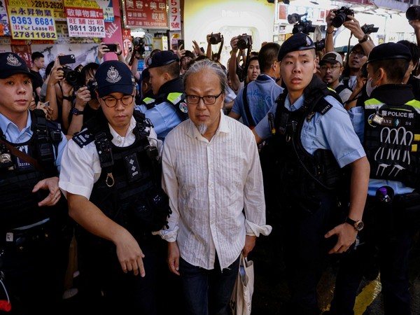 Police detain performance artist Sanmu Chen  (Photo/Reuters)