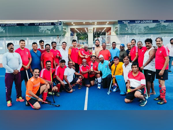 Golden Warriors ‘A’ after winning the final of Hockey Pune Veteran’s Cup 2024 (Image: Hockey Maharashtra)