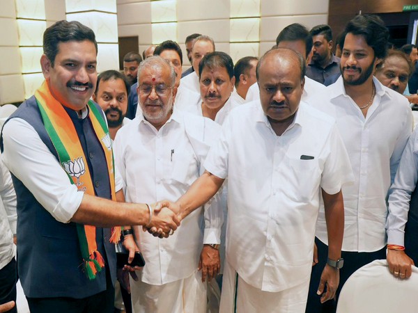 Karnataka BJP chief  BY Vijayendra and JD(S) leader HD Kumaraswamy. (File photo/ANI)