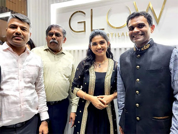 Glow by Kirtilals at VR Chennai inaugurated by Actress Mamitha Baiju along with Suraj Shantakumar, Director - Business Strategy, Kirtilals, Muthukumar, Vice President, Kirtilals