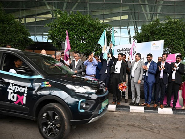 Hari Marar, MD & CEO, BIAL and Anil Jain, MD, Refex Group along with other officials at the flag off Electric Airport Taxis from Refex eVeelz begin operations at Bengaluru Airport