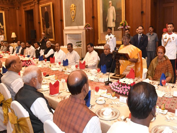 President Droupadi Murmu hosts dinner for outgoing cabinet in Delhi. (Photo/X)