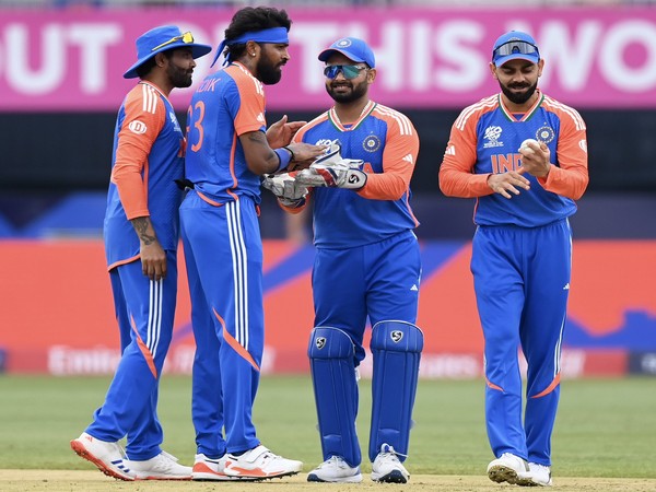 Hardik Pandya celebrating a wicket with teammates (Photo: Hardik Pandya/X)