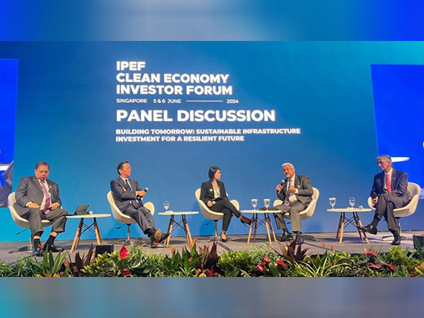 Panel discussion at IPEF forum in Singapore (Image: PIB)